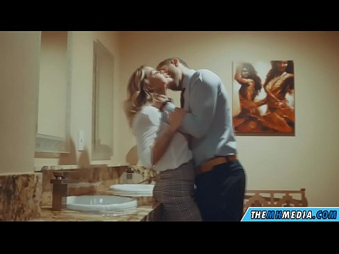 ❤️ Khi một cô gái tóc vàng busty quyến rũ bạn trong một nhà vệ sinh công cộng ❤️ Sex video tại chúng tôi